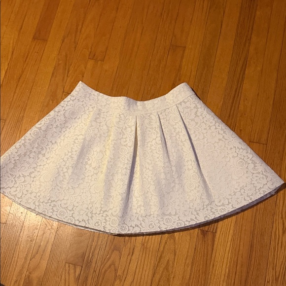 BNWOT Express Ivory Lace Scuba Skirt 14 - Picture 3 of 8